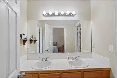 759 SE Camellia Ct, Hillsboro, OR 97123 - Photo 31