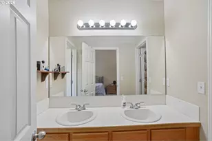 759 SE Camellia Ct, Hillsboro, OR 97123 - Photo 31