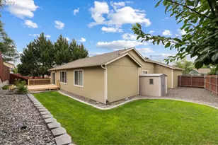 2216 NW Eucalyptus Dr, Hermiston, OR 97838 - Photo 33