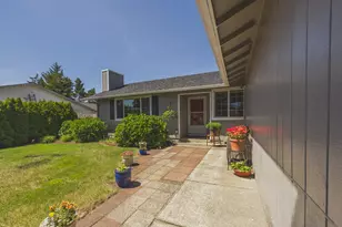 4125 Spruce St, Florence, OR 97439 - Photo 3