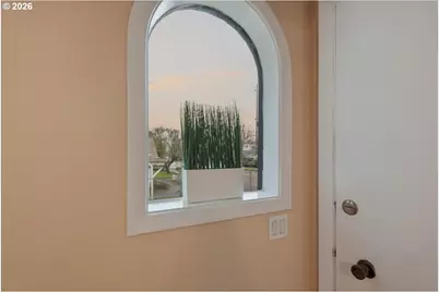 611 E 29th St, Vancouver, WA 98663 - Photo 9