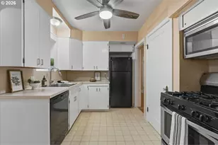 611 E 29th St, Vancouver, WA 98663 - Photo 13