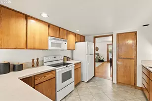 2016 N Valeri Dr, Newberg, OR 97132 - Photo 7