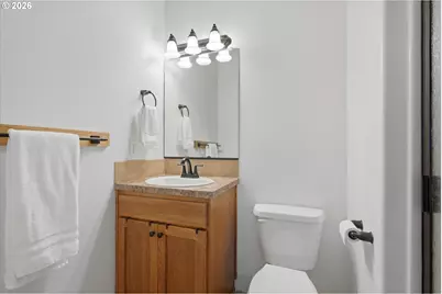 585 S Donna Dr, Newberg, OR 97132 - Photo 17