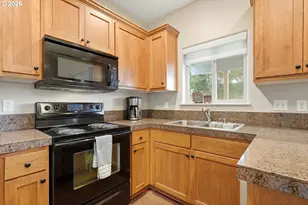 585 S Donna Dr, Newberg, OR 97132 - Photo 11