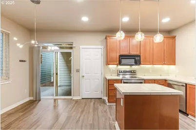 521 NE Suttle Rd, Portland, OR 97211 - Photo 11