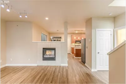 521 NE Suttle Rd, Portland, OR 97211 - Photo 9