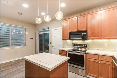 521 NE Suttle Rd, Portland, OR 97211 - Photo 15