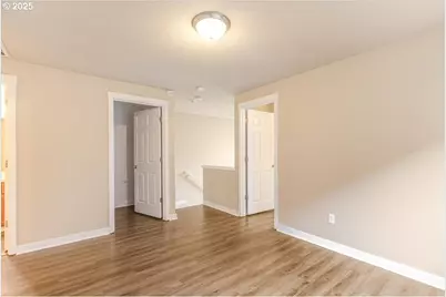 521 NE Suttle Rd, Portland, OR 97211 - Photo 23