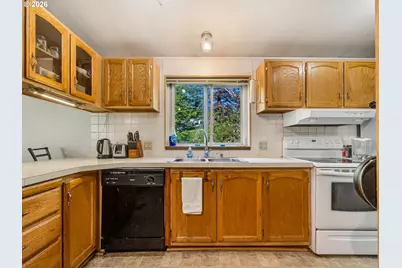 40078 Brook Ln, Astoria, OR 97103 - Photo 5
