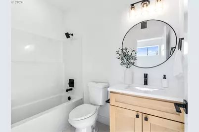 9568 N Buchanan Ave, Portland, OR 97203 - Photo 11