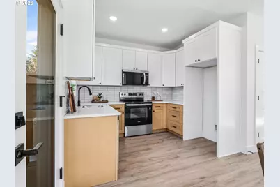 9568 N Buchanan Ave, Portland, OR 97203 - Photo 5