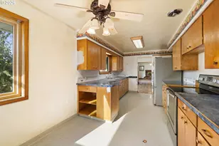 894 Meadowlawn Dr SE, Salem, OR 97317 - Photo 21