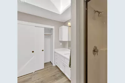 14035 SE Main St, Portland, OR 97233 - Photo 11