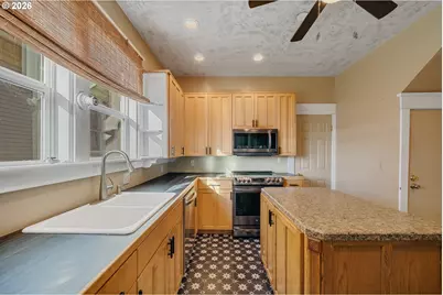 2205 5th St, Tillamook, OR 97141 - Photo 15