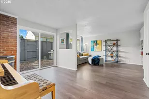 251 NE Village Squire Ave, Gresham, OR 97030 - Photo 11