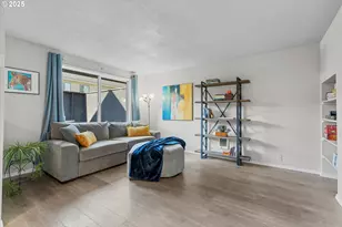 251 NE Village Squire Ave, Gresham, OR 97030 - Photo 9