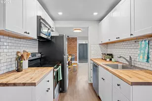 251 NE Village Squire Ave, Gresham, OR 97030 - Photo 15