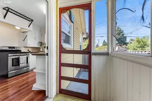 7060 N Kerby Ave, Portland, OR 97217 - Photo 31