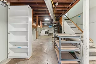 7060 N Kerby Ave, Portland, OR 97217 - Photo 43