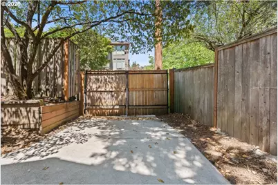 7060 N Kerby Ave, Portland, OR 97217 - Photo 41