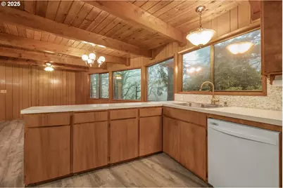 3336 NW Skyline Blvd, Portland, OR 97229 - Photo 11