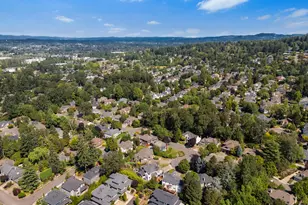 5676 Southwood Dr, Lake Oswego, OR 97035 - Photo 47