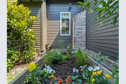 5676 Southwood Dr, Lake Oswego, OR 97035 - Photo 43