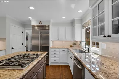 5676 Southwood Dr, Lake Oswego, OR 97035 - Photo 11