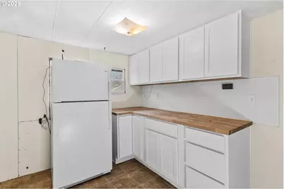 15779 Highway 42, Myrtle Point, OR 97458 - Photo 9