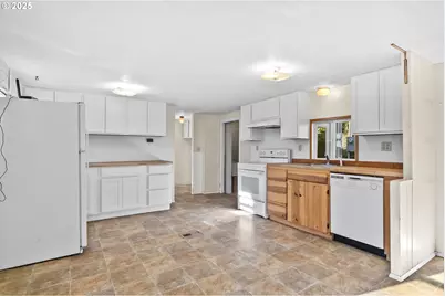 15779 Highway 42, Myrtle Point, OR 97458 - Photo 7