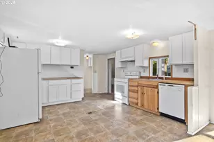 15779 Hwy 42, Myrtle Point, OR 97458 - Photo 7