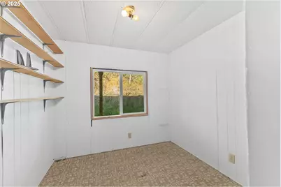 15779 Highway 42, Myrtle Point, OR 97458 - Photo 11