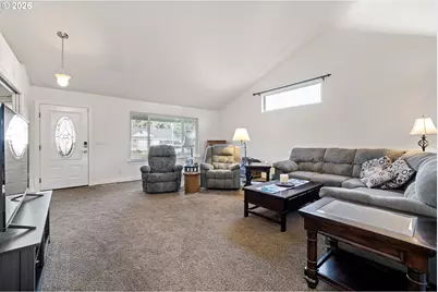 1635 Fairview Pl, Cottage Grove, OR 97424 - Photo 3