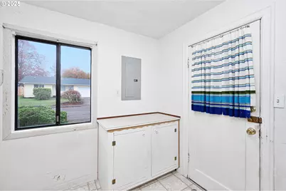 788 SW Cherry St, Dallas, OR 97338 - Photo 15