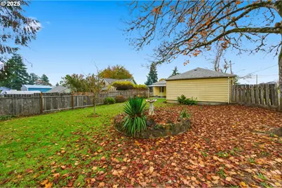 788 SW Cherry St, Dallas, OR 97338 - Photo 27