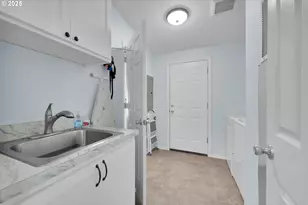 4055 Royal Ave, Eugene, OR 97402 - Photo 29