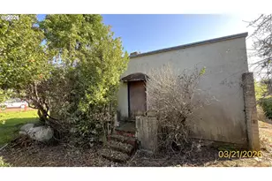 806 Railroad Ave, Myrtle Point, OR 97458 - Photo 3