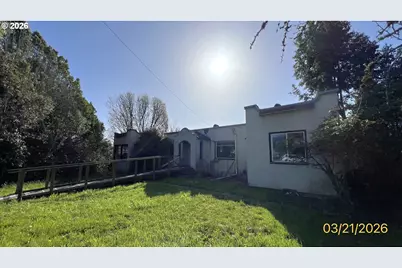 806 Railroad Ave, Myrtle Point, OR 97458 - Photo 11