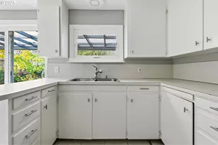 2260 Orr Ln, Eugene, OR 97405 - Photo 9