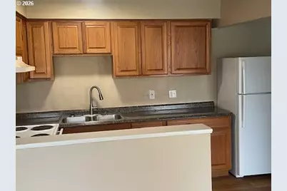 8636 NE Holladay St, Portland, OR 97220 - Photo 9