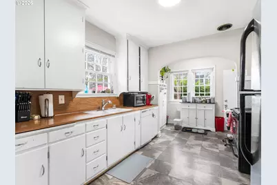 1564 Center St NE, Salem, OR 97301 - Photo 5