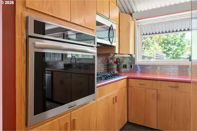 293 Roan Dr, Eugene, OR 97401 - Photo 17