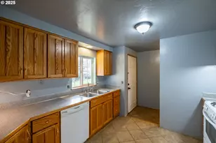 905 Ash St, Brownsville, OR 97327 - Photo 9