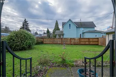 905 Ash St, Brownsville, OR 97327 - Photo 3