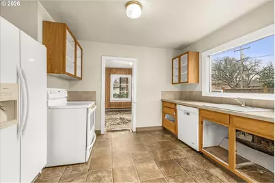 335 W Exeter St, Gladstone, OR 97027 - Photo 5