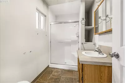 335 W Exeter St, Gladstone, OR 97027 - Photo 9