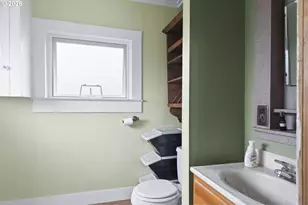 693 NE Winchester St, Roseburg, OR 97470 - Photo 21