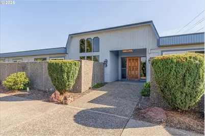 743 Marine View Dr #8, Longview, WA 98632 - Photo 3