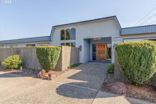 743 Marine View Dr, Longview, WA 98632 - Photo 3